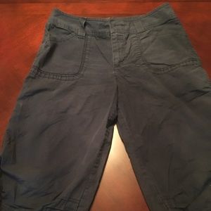 Women's GAP Size 10 Navy Blue Midcalf capri Cargo